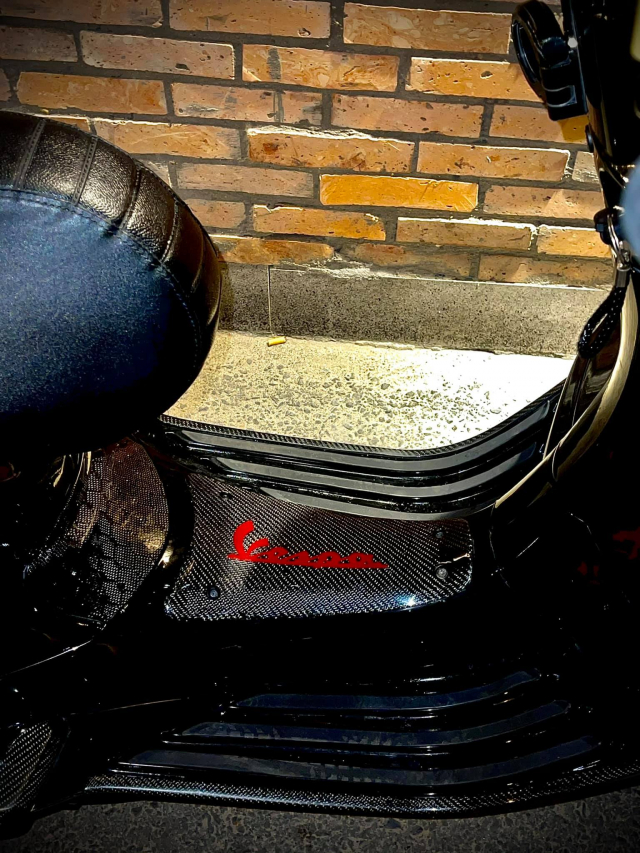 Vespa Sprint do nhu sieu xe khoe dang trong bong dem - 8
