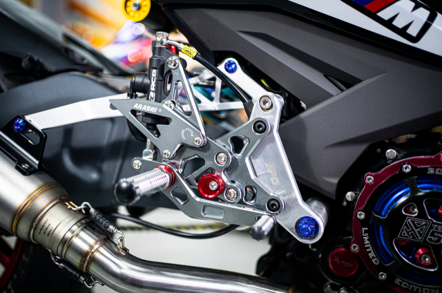 Phien ban Ex 150 do duoc lai tao giua Yamaha R1 va BMW S1000RR
