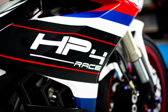 Phien ban Ex 150 do duoc lai tao giua Yamaha R1 va BMW S1000RR - 24