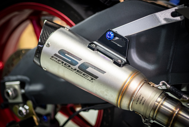 Phien ban Ex 150 do duoc lai tao giua Yamaha R1 va BMW S1000RR - 14