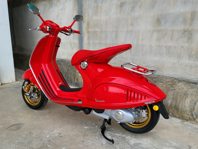Sieu pham Vespa 946 hoan thien hon voi dan chan Racing - 7