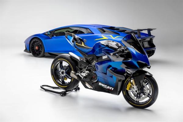 Ducati Superleggara V4J lo dien voi mau xanh doc nhat vo nhi