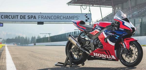 Honda CBR1000RRR SPA 100 phien ban dac biet lo dien