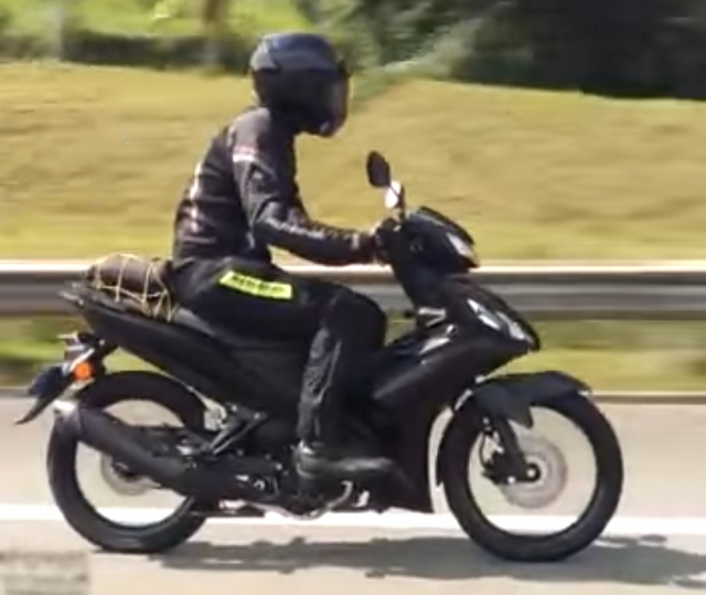 Yamaha LC135 V8 bat ngo lo anh nong an chua vo so nghi van bi hiem - 6