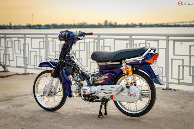 Honda Dream do khoac tren minh bo ao day cuon hut don Xuan 2022 - 30
