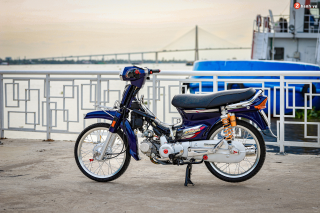 Honda Dream do khoac tren minh bo ao day cuon hut don Xuan 2022 - 31