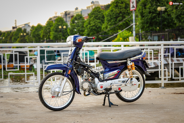 Honda Dream do khoac tren minh bo ao day cuon hut don Xuan 2022 - 36