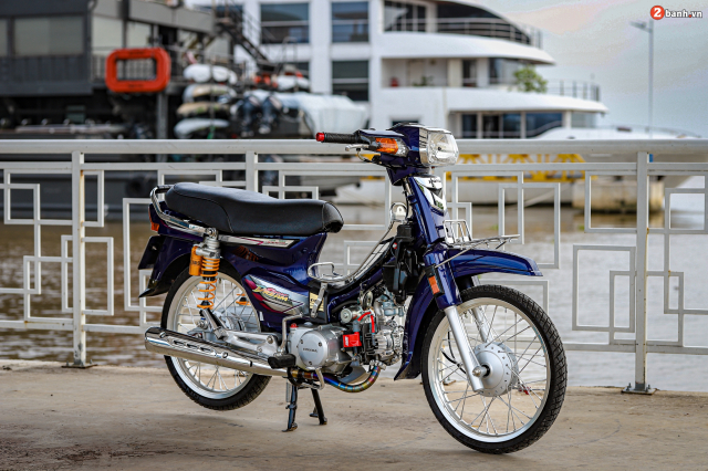 Honda Dream do khoac tren minh bo ao day cuon hut don Xuan 2022 - 38