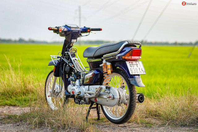 Honda Dream do khoac tren minh bo ao day cuon hut don Xuan 2022 - 40