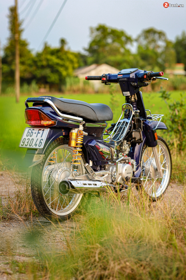 Honda Dream do khoac tren minh bo ao day cuon hut don Xuan 2022 - 41