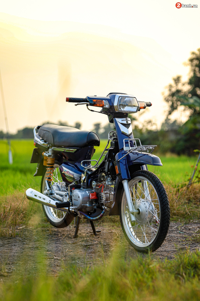 Honda Dream do khoac tren minh bo ao day cuon hut don Xuan 2022 - 42