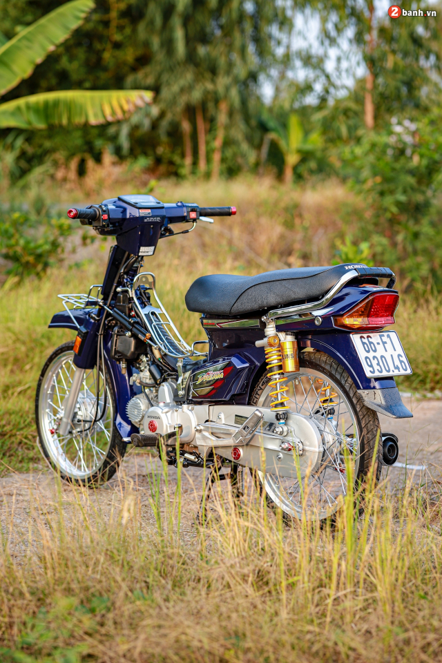 Honda Dream do khoac tren minh bo ao day cuon hut don Xuan 2022 - 43