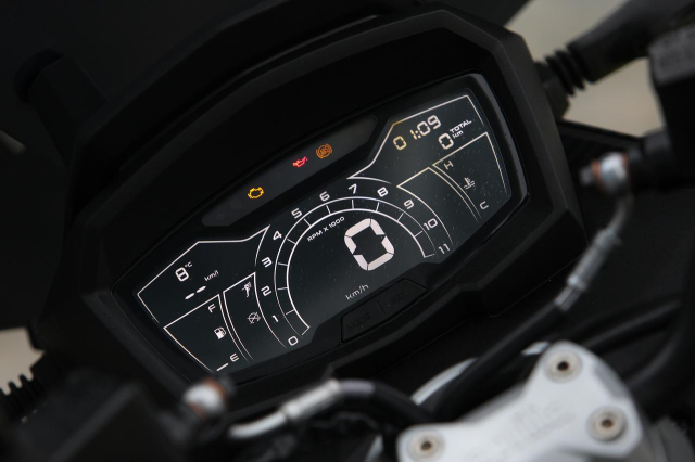 Aprilia SR GT 200 vua trinh lang tai thi truong Chau A - 6
