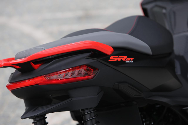Aprilia SR GT 200 vua trinh lang tai thi truong Chau A - 12