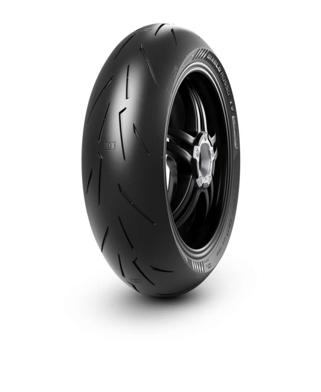 Pirelli ra mat lop xe Diablo Rosso IV Corsa nham ky niem 150 nam thanh lap - 9