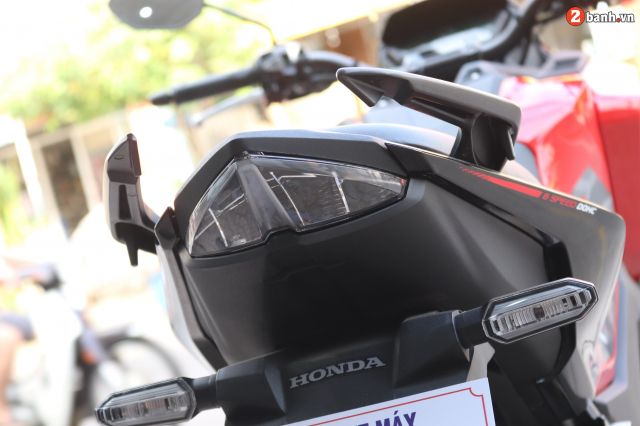 Honda CB150X 2022 Mau xe gay tranh cai voi gia ban kha cao