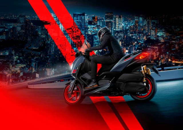 Yamaha XMAX300 SP 2022 co gi khac biet so voi phien ban thuong