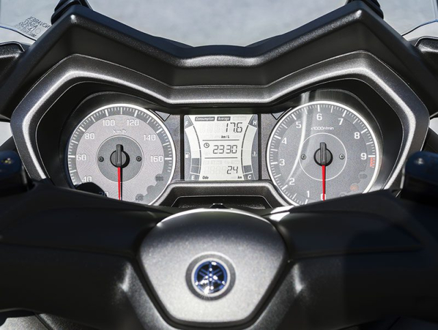 Yamaha XMAX300 SP 2022 co gi khac biet so voi phien ban thuong - 6