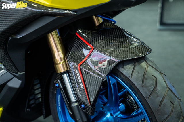 Honda ADV350 do sieu khung cach mat lan song SH350i do - 4