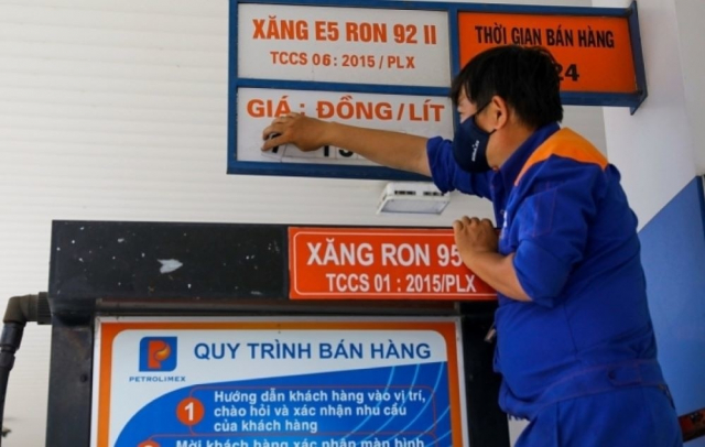 Gia xang dau trong nuoc se giam trong vai ngay toi