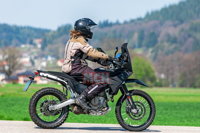 Lo dien mau ADV GasGas 400cc moi khi dang thu nghiem lay cam hung tu cuoc dua Dakar