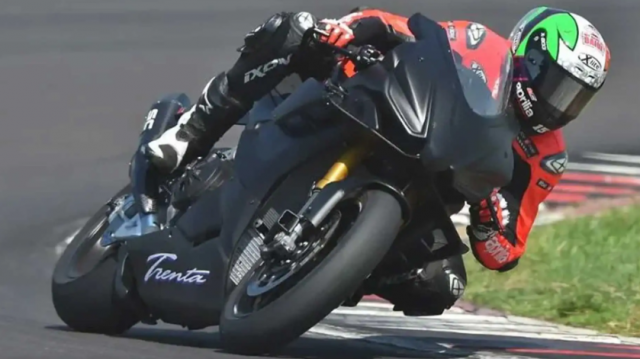 Aprilia Ky niem 30 nam Danh hieu Dau tien Voi RSV4 Trenta