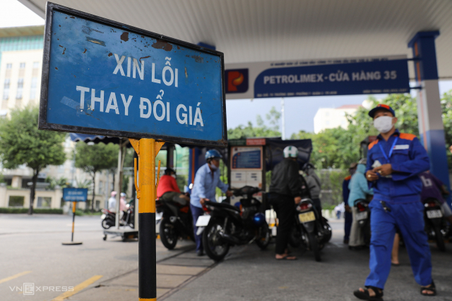 Gia xang giam manh 410 donglit sau 7 ky tang nhe