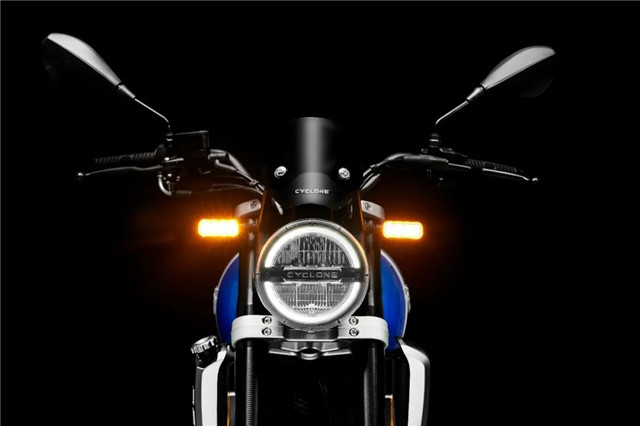 Zongshen Cyclone RE250 mau Cafe racer su dung dong co Aprilia co gi dac biet