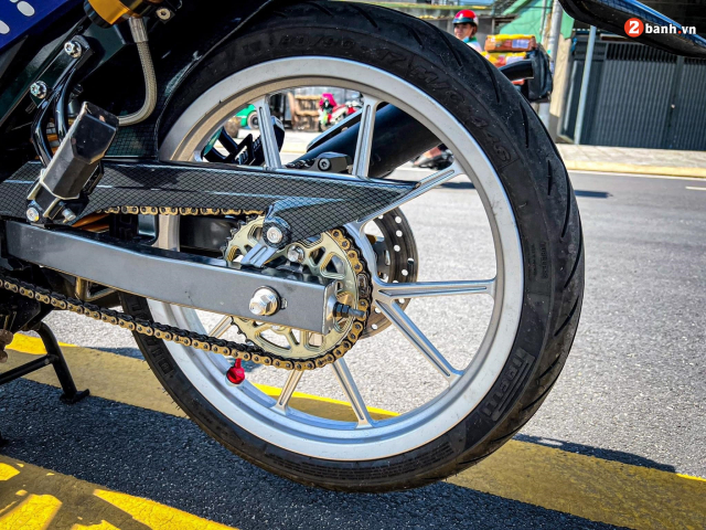 Yaz 125 khoac len minh bo ao Valentino Rossi kich doc - 10