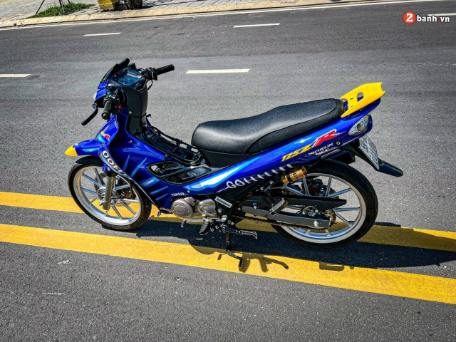 Yaz 125 khoac len minh bo ao Valentino Rossi kich doc - 15