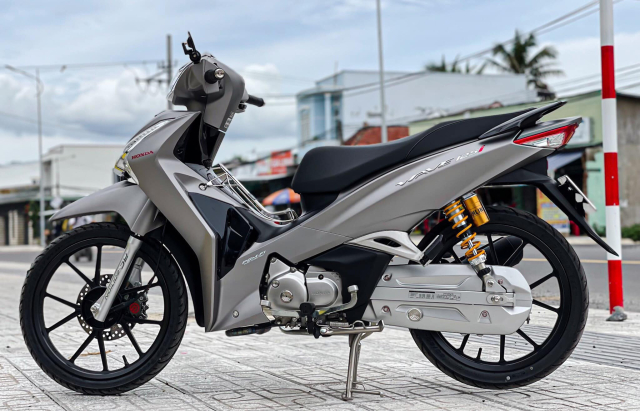 Future 125 toa sang voi dan chan Japan ca chuc trieu - 3