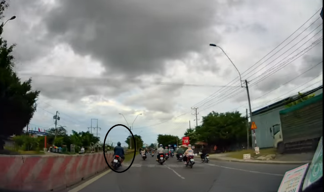 Oan uc cua tai xe xe hoi duoc giai nho Camera hanh trinh - 4