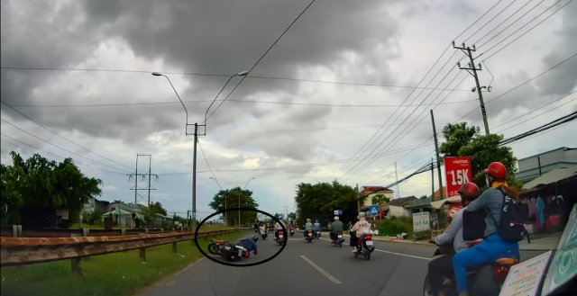 Oan uc cua tai xe xe hoi duoc giai nho Camera hanh trinh - 6