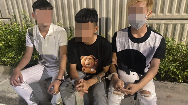 Thanh nien tong 3 lang lach danh vong tong canh sat 113 de tron chay