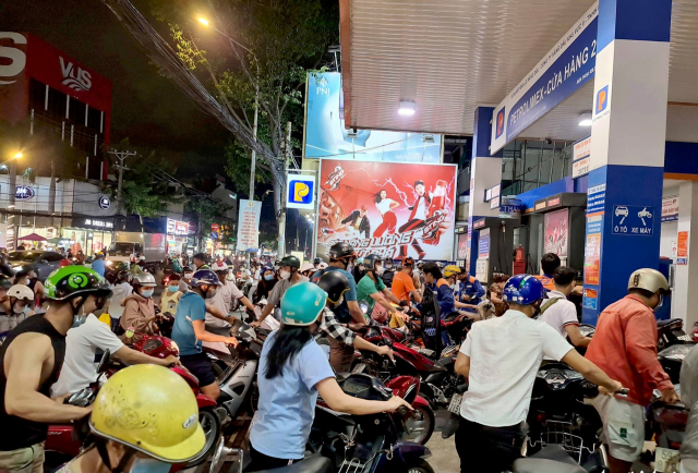 Gia xang dau ngay mai co the tang hon 2000 donglit