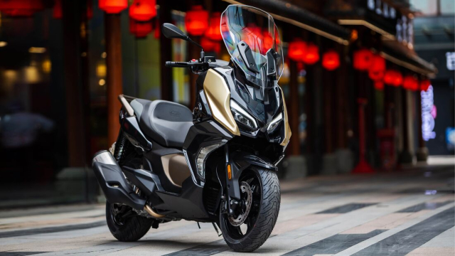 Trinh lang mau maxi scooter QJ Fort 350 mang net tuong dong voi BMW C 400 GT