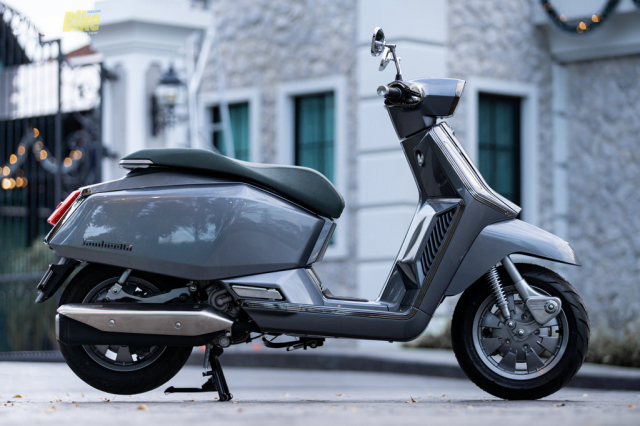 Danh gia Lambretta X300 mau xe tay ga khong chi dep ma con sang trong - 23