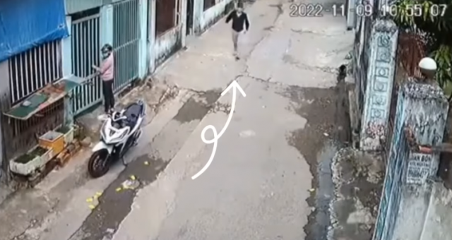 Khong bat can nhung van mat xe mot cach kho hieu - 4