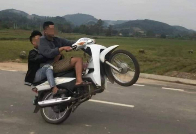 Xu phat nhieu vu boc dau xe may qua tin nhan cua nguoi dan