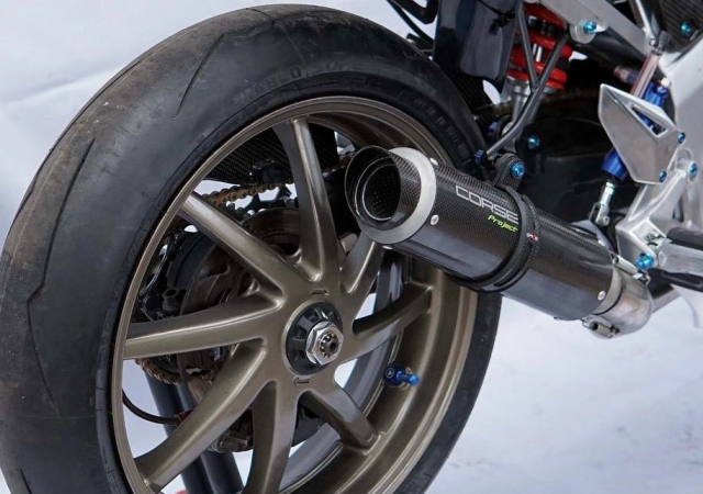 CBR150R hoa thanh sieu pham voi dan chan lai tap nhieu dong xe