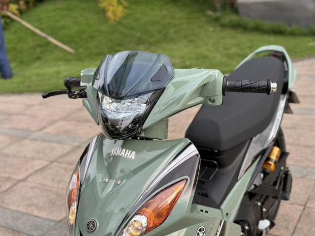 Ex 135 do tro nen noi bat giua dam dong khi khoac len minh MAU DA KICH DOC - 4