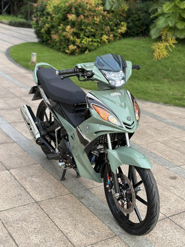 Ex 135 do tro nen noi bat giua dam dong khi khoac len minh MAU DA KICH DOC - 24