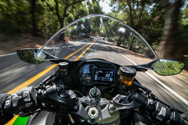 Kawasaki Ninja H2 SX SE 2022 bi trieu hoi do dong ho congtomet hien thi sai