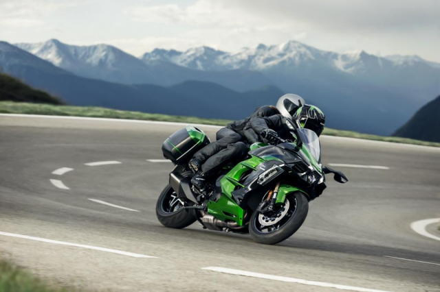 Kawasaki Ninja H2 SX SE 2022 bi trieu hoi do dong ho congtomet hien thi sai - 6