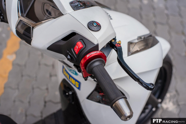 Can canh Honda SH350i trang bi hang ta do Carbon tren nguoi - 11