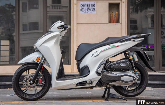 Can canh Honda SH350i trang bi hang ta do Carbon tren nguoi - 20
