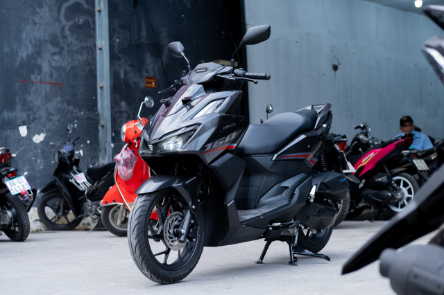 Vario 160 chinh hang mo ban ngay 3012 gia Vario 160 nhap khau giam sap san