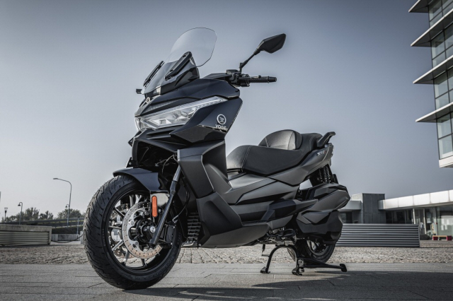 Voge Sfida SR4 Mau xe tay ga 350cc dep va nhieu tinh nang