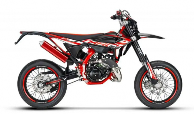 Beta tung ra cac phien ban RR Motard 2T 50 than thien voi nguoi moi bat dau