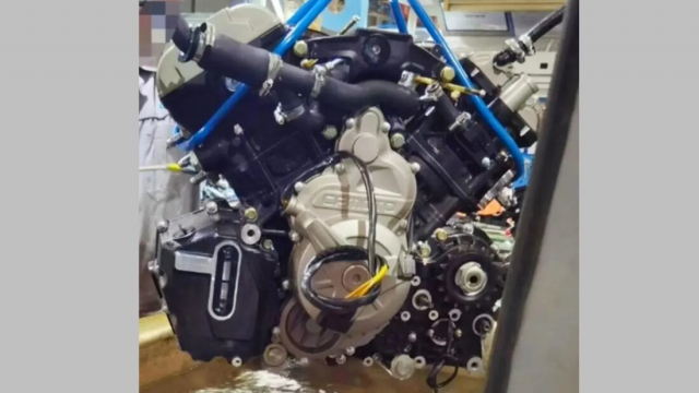 CF MOTO V02NK CONCEPT duoc cap bang sang che